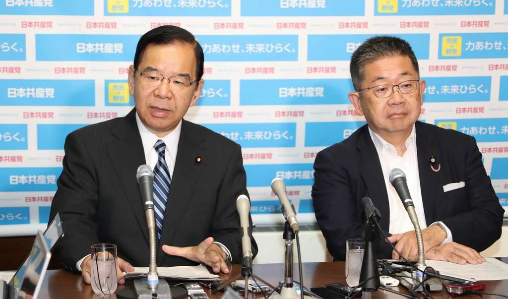日韓関係をめぐり政府を断罪する共産党の志位和夫委員長(左)と小池晃書記局長(春名中撮影)