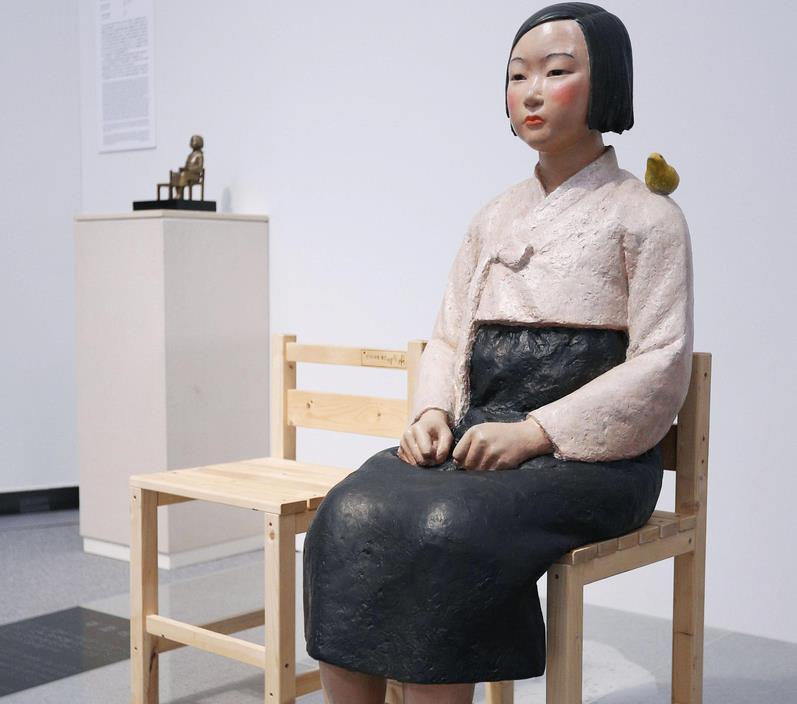 「あいちトリエンナーレ2019」で展示された「平和の少女像」=名古屋市