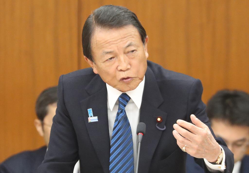 衆院財務金融委員会で答弁する麻生太郎副総理兼財務相=5日、国会(春名中撮影)