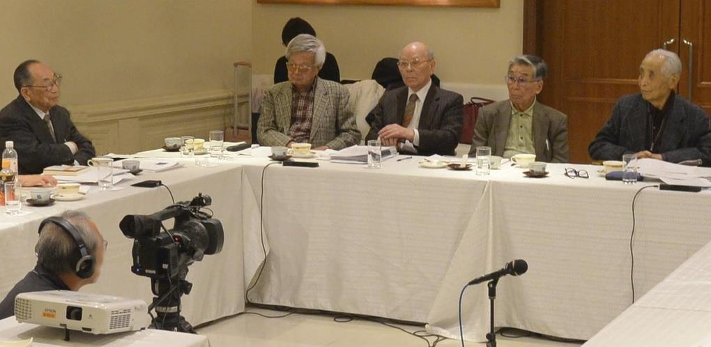 韓国の語り部への対応を話し合う長崎市・端島の元島民ら(ウェブサイト「軍艦島の真実」から引用)