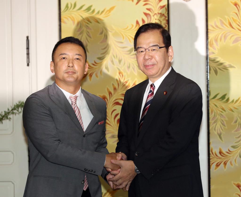 山本太郎氏(左)と志位和夫氏=国会内(春名中撮影)