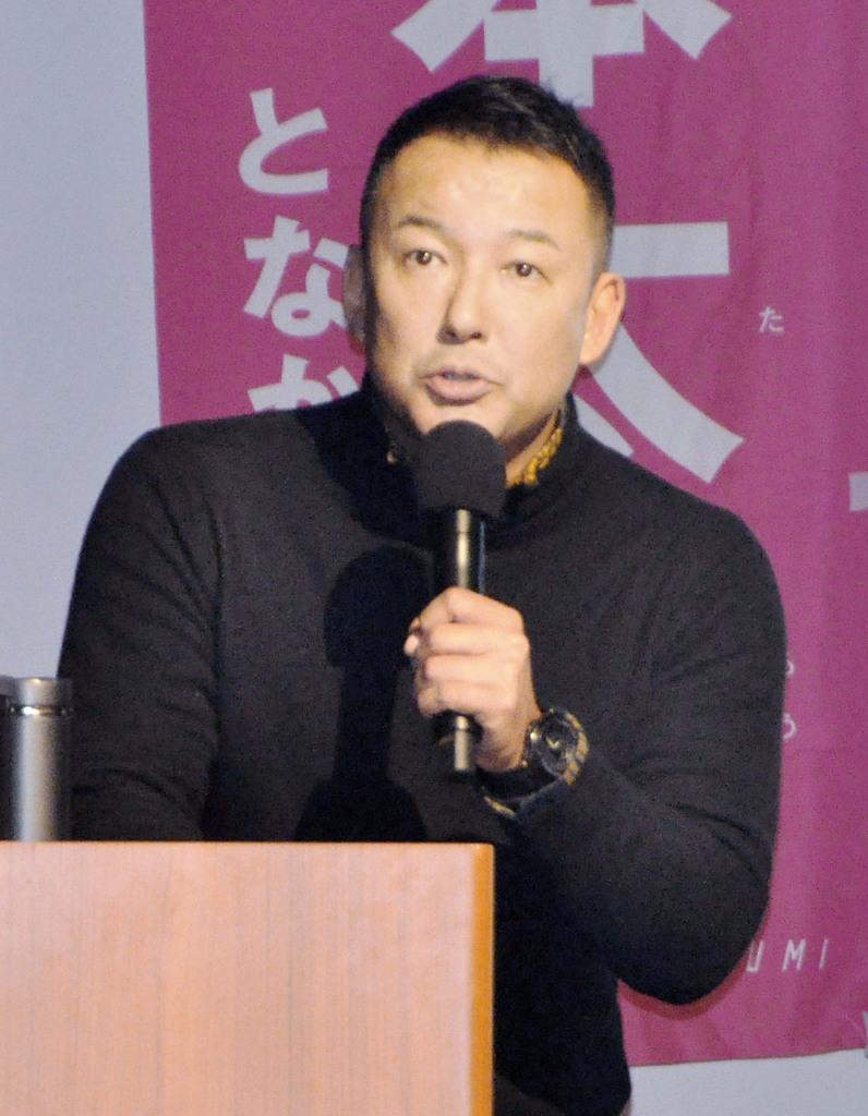 山口県下関市で演説する、れいわ新選組の山本太郎代表=6日午後