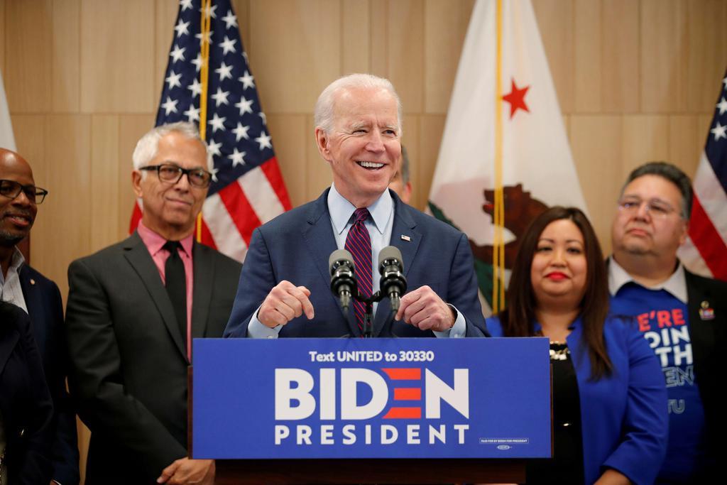 ４日、米大統領選の民主党候補指名争いで、カリフォルニア州ロサンゼルスを訪れスピーチするバイデン前副大統領（ロイター）
