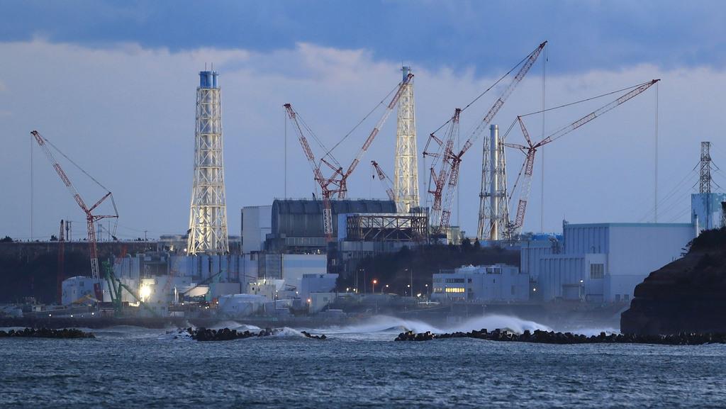事故から９年を迎えた東京電力福島第１原発。今なお廃炉作業が続く＝１１日午後５時５５分