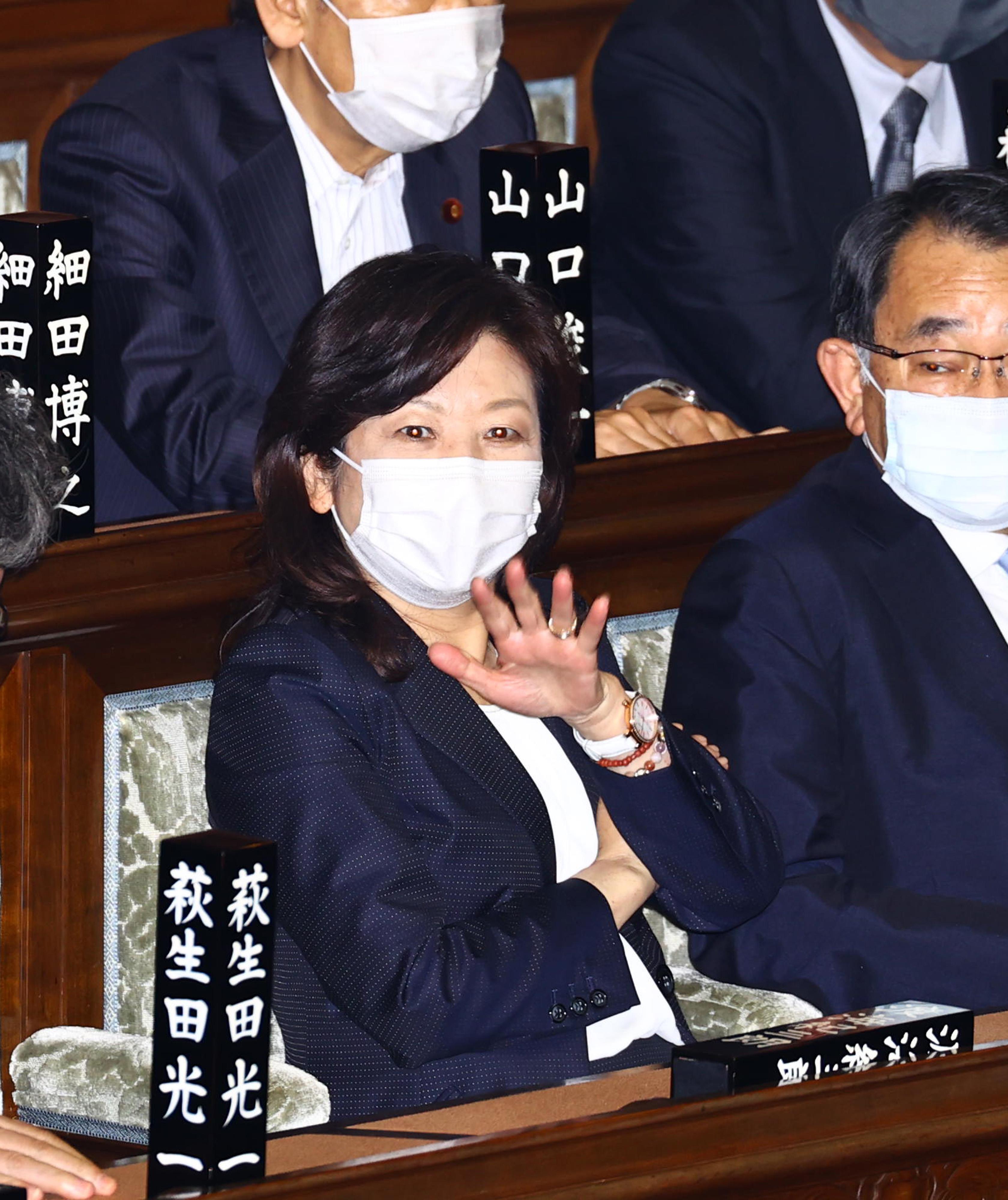 衆院本会議に臨む自民党の野田聖子元総務相=6月17日、国会(納冨康撮影)