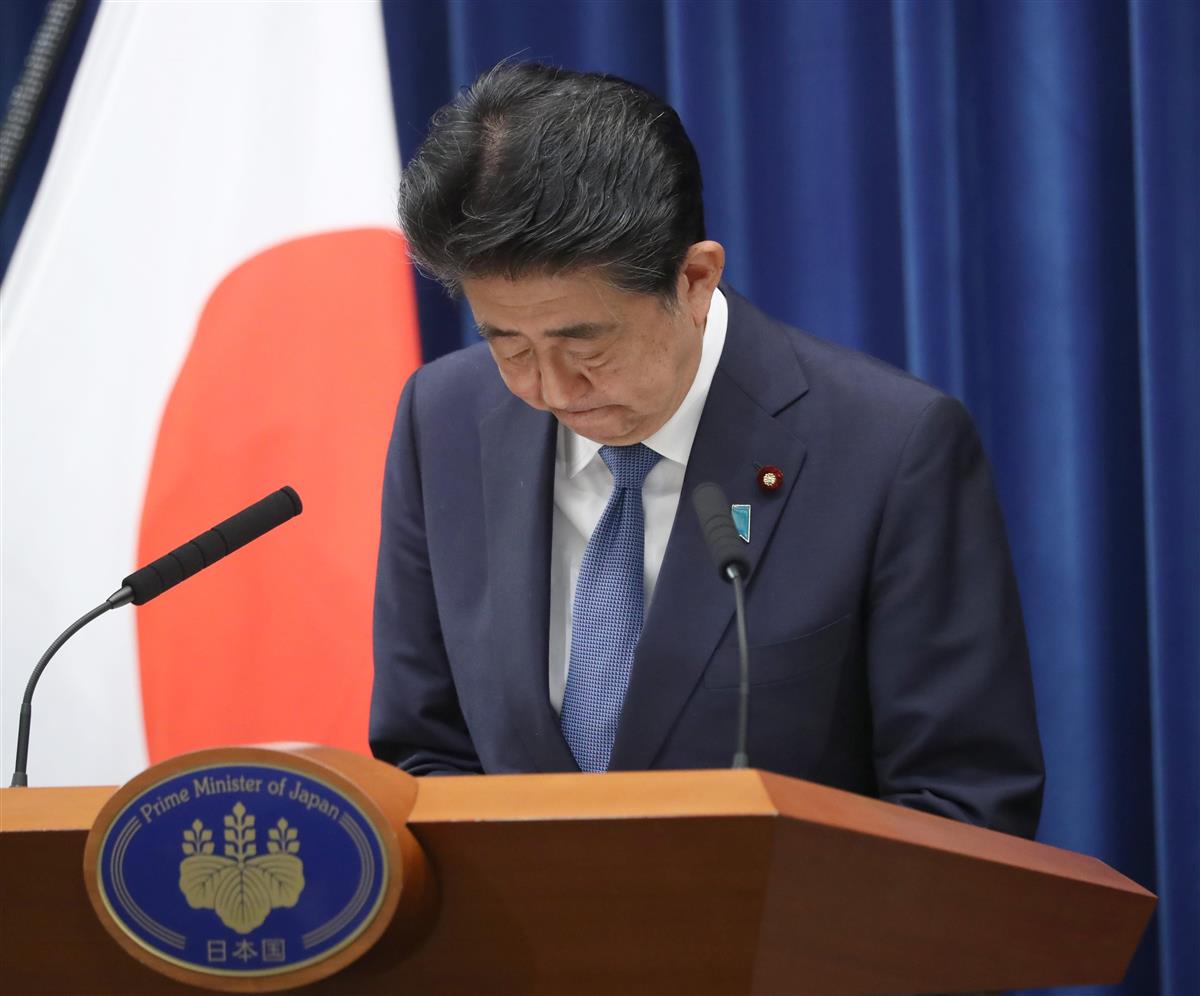 会見で辞任の意向を表明、国民に謝罪する安倍晋三首相=8月28日午後、首相官邸(春名中撮影)