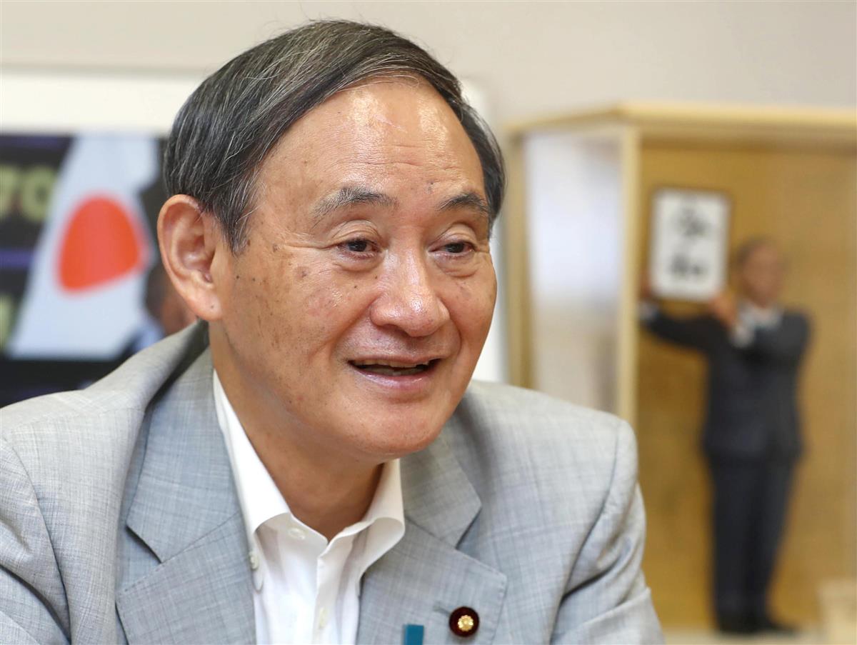 産経新聞の単独インタビューに応じる菅義偉官房長官=5日午前、東京都千代田区(桐山弘太撮影)