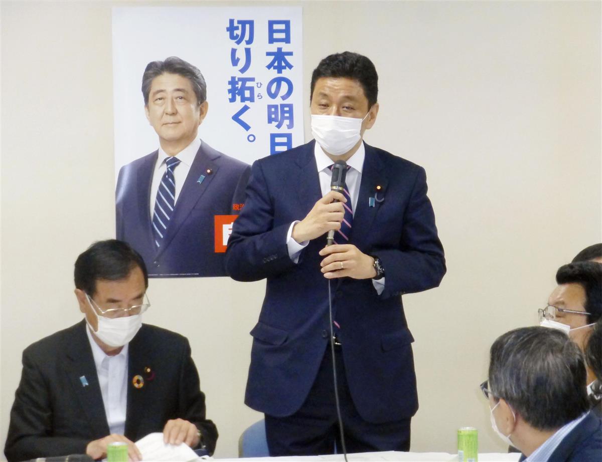 自民党国防部会などの会合であいさつする岸防衛相=24日午前、東京・永田町の党本部