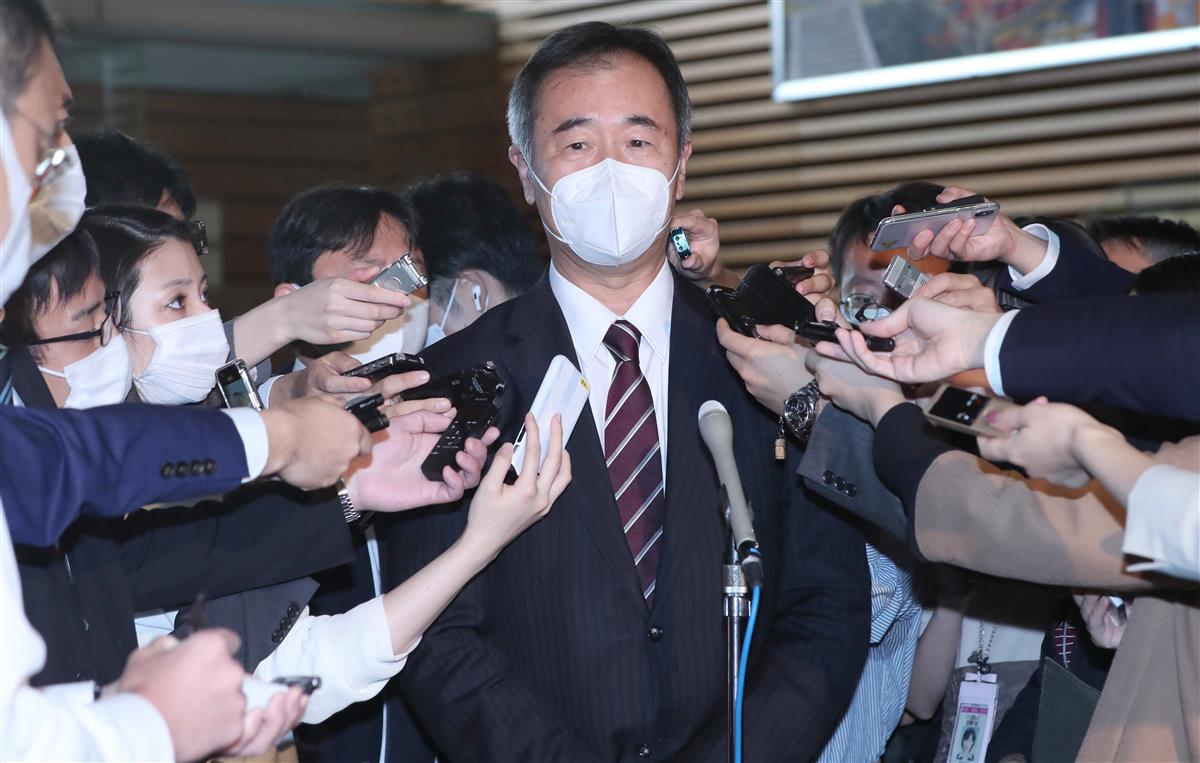 日本学術会議をめぐる一連の問題は国会でも議論に―。梶田隆章会長は10月16日、菅義偉首相と会談し、その後、記者団の取材に応じた=首相官邸(春名中撮影)