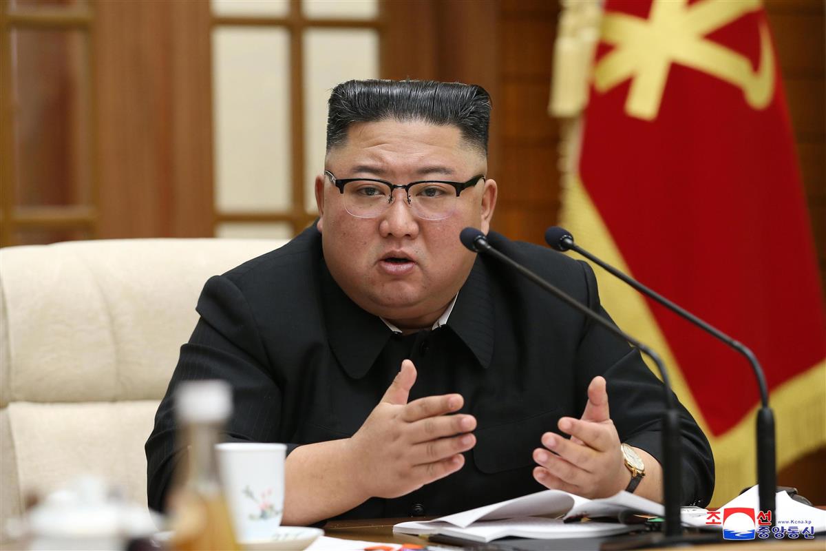11月29日、北朝鮮の朝鮮労働党政治局拡大会議に出席した金正恩委員長=平壌(朝鮮中央通信=共同)