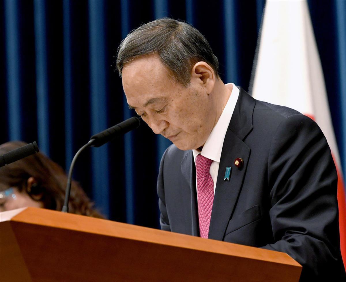 記者会見で昨年12月14日夜の会食について陳謝する菅義偉首相=昨年12月25日午後、首相官邸(代表撮影)