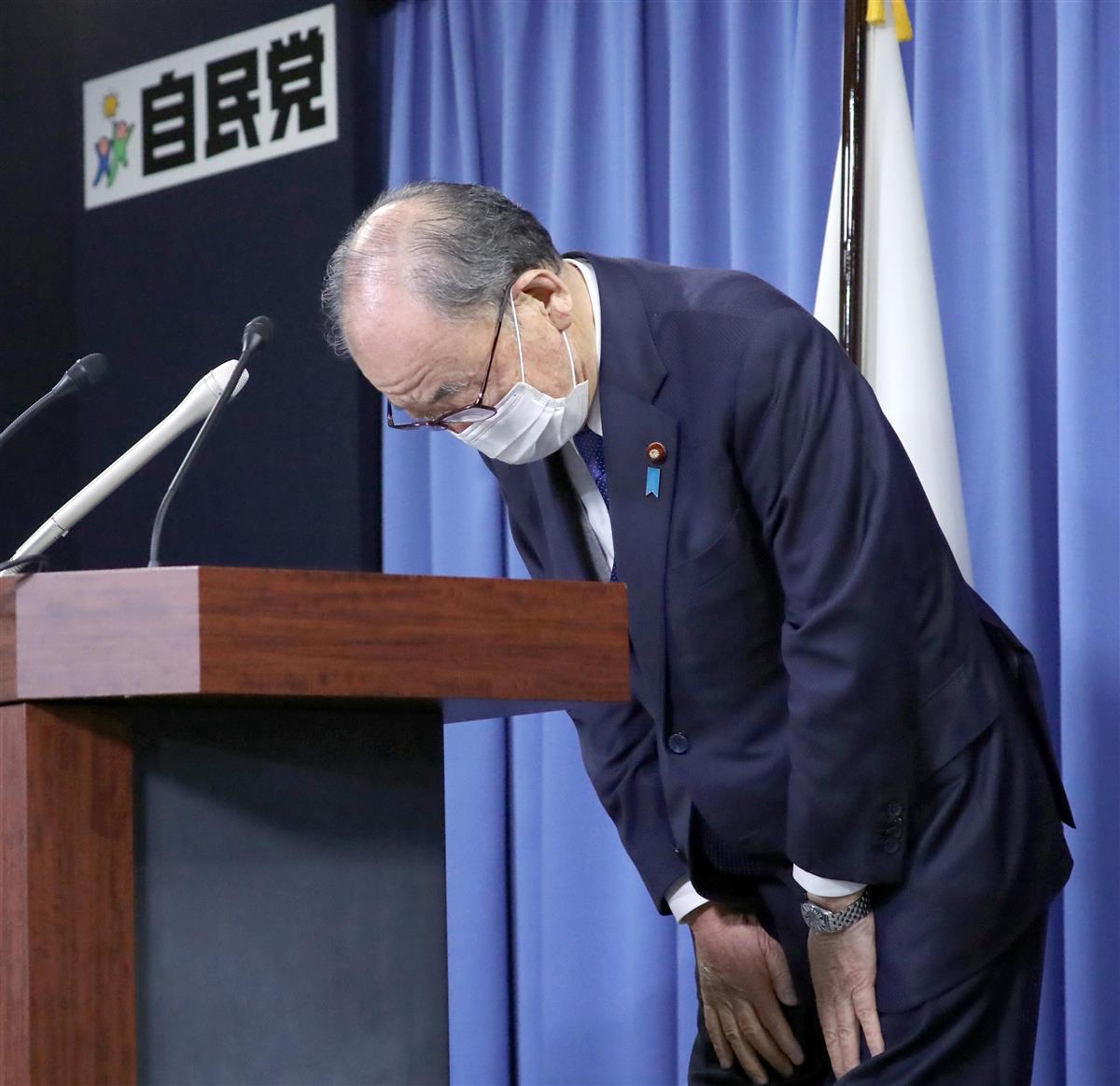 吉川貴盛元農林水産相の在宅起訴を受け、陳謝する自民党の山口泰明選対委員長=15日午後、自民党本部(春名中撮影)