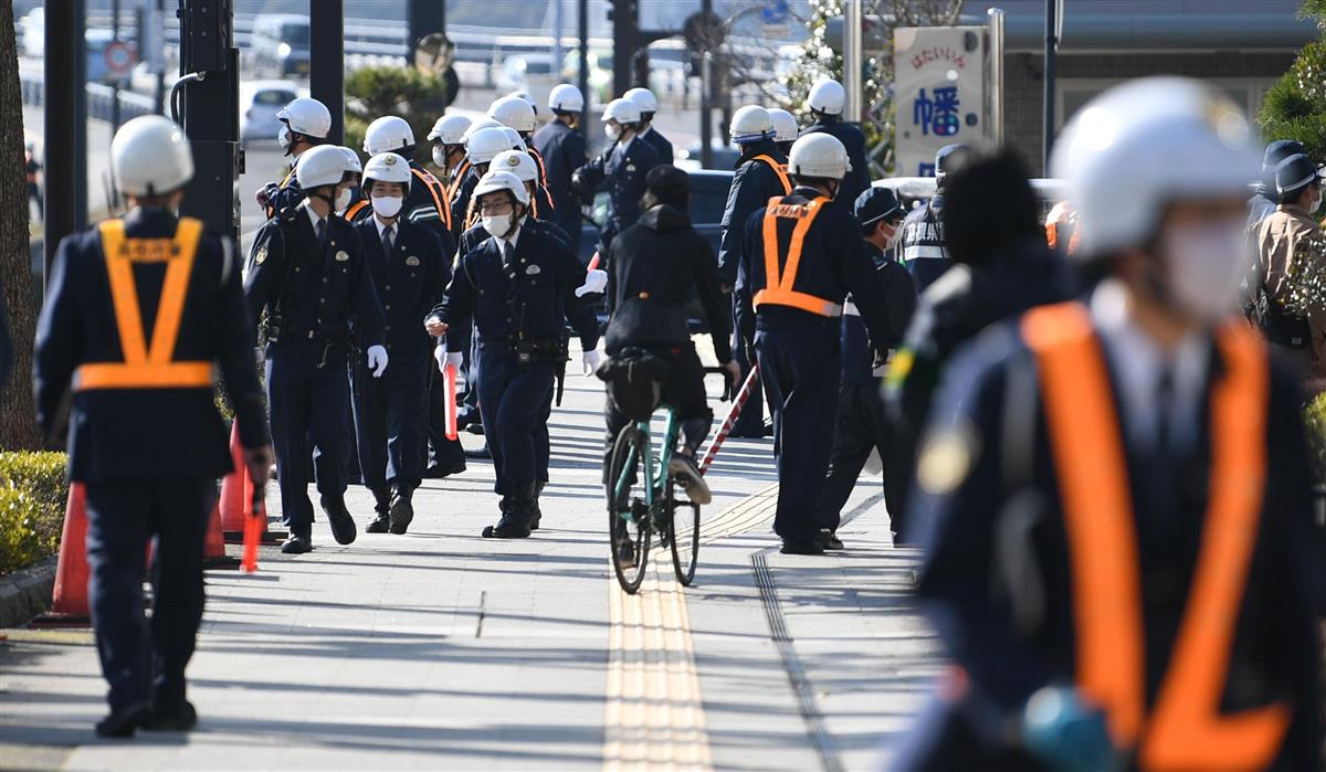 「竹島の日」の式典会場周辺では厳重な警備態勢が敷かれた=22日、松江市(永田直也撮影)