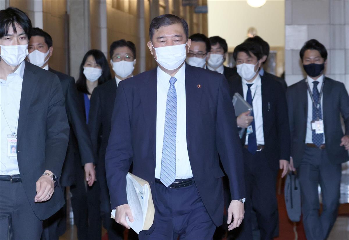 世論調査では依然として高い人気を誇る自民党の石破茂元幹事長=2月25日午前、国会内(春名中撮影)