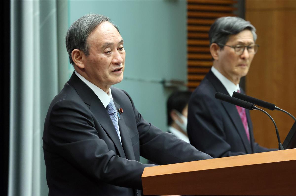 1都3県へ発令中の緊急事態宣言を21日を期限に解除する決定を表明し会見で記者団の質問に答える菅義偉首相=18日午後、首相官邸(春名中撮影)