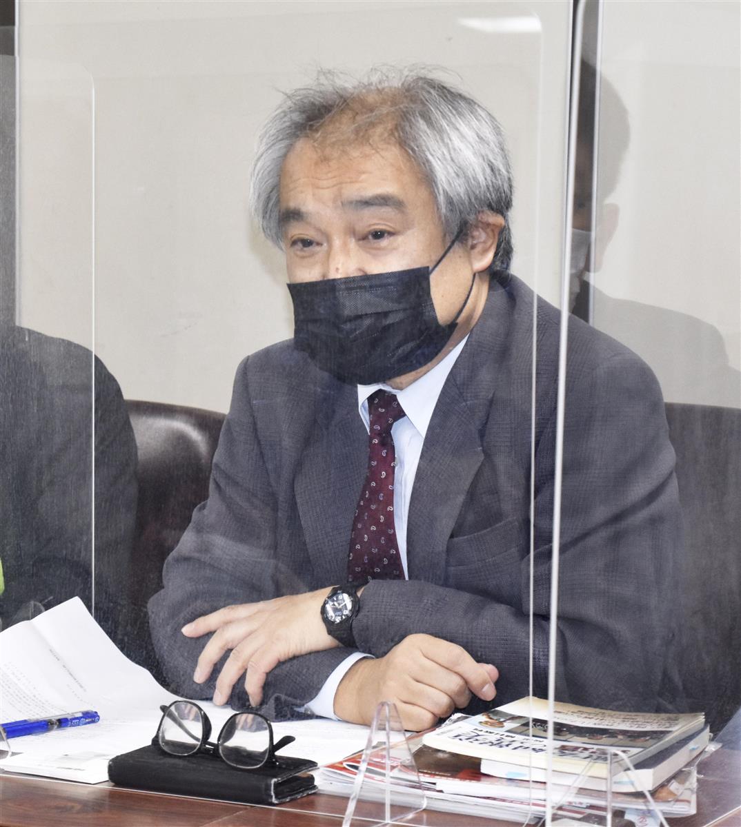 敗訴確定を受け記者会見する植村隆氏=12日午後、東京・霞が関の司法記者クラブ