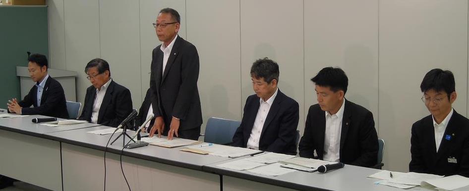 異議申し立てについて記者会見する関係者=9月、香川県庁