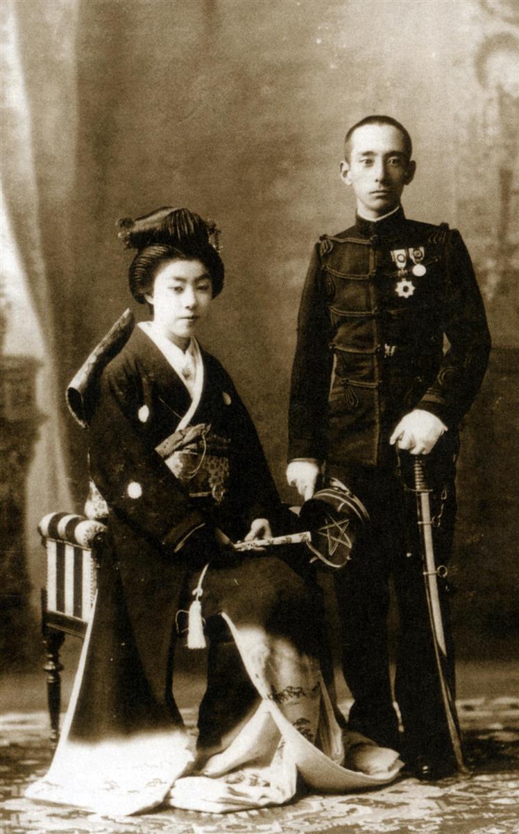 明治34年に結婚した山内豊景・禎子夫妻。華族の中でも有数の美男美女カップルだった