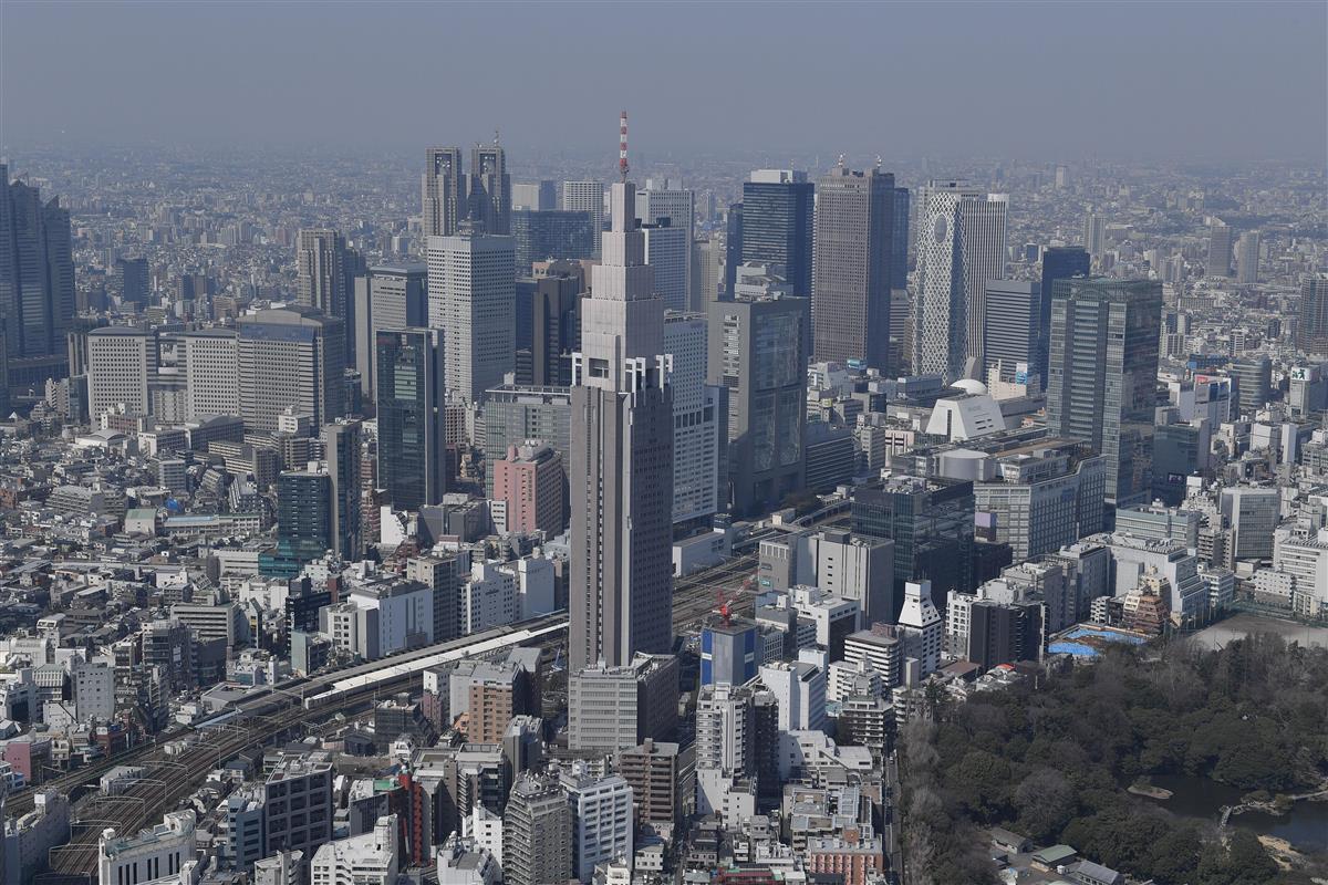 東京・新宿の高層ビル群。左奥は東京都庁＝本社ヘリから