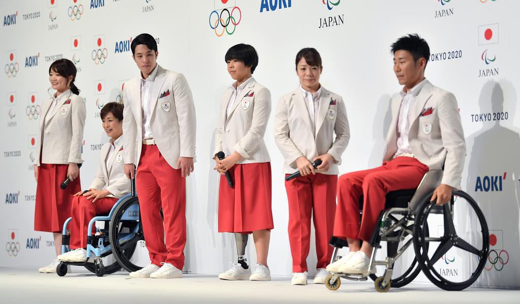 発表された開会式用の日本代表選手団公式服装=1月23日、東京都千代田区