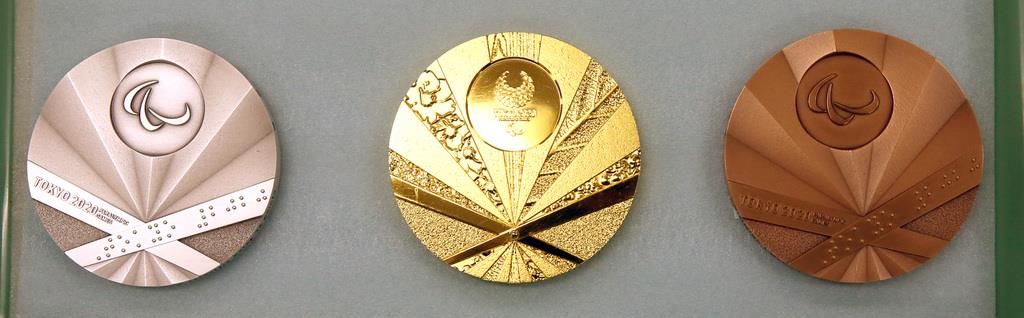 五輪・パラリンピックのメダル=16日大阪市北区の造幣局(前川純一郎撮影)