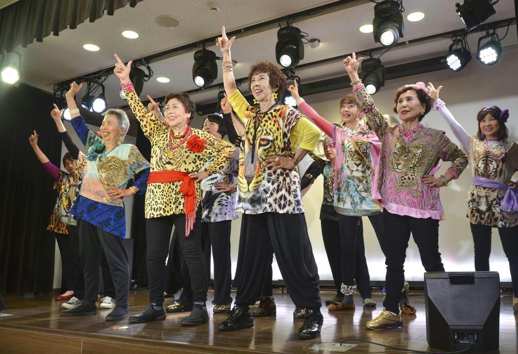 今年6月のG20サミットに合わせ、英語の新曲を発表する大阪のグループ「オバチャーン」。地域の人が主役となり、インバウンドを引き寄せる取り組みに期待が集まる