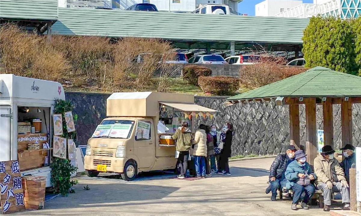 大阪府豊中市の実証実験で出店したキッチンカー =今年1月(Mellow提供)