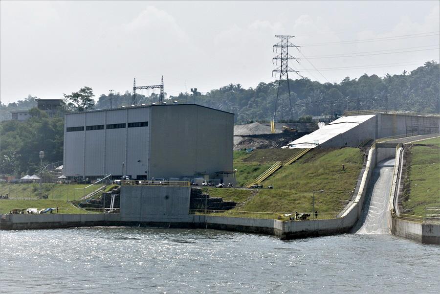関西電力が５月に運転を開始したインドネシアのラジャマンダラ水力発電所（同社提供）