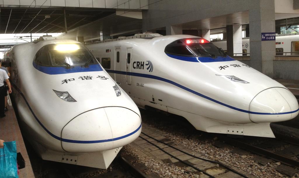 川崎重工業が供与した日本の新幹線技術をベースにした中国高速鉄道車両「CRH380」型(河崎真澄撮影)