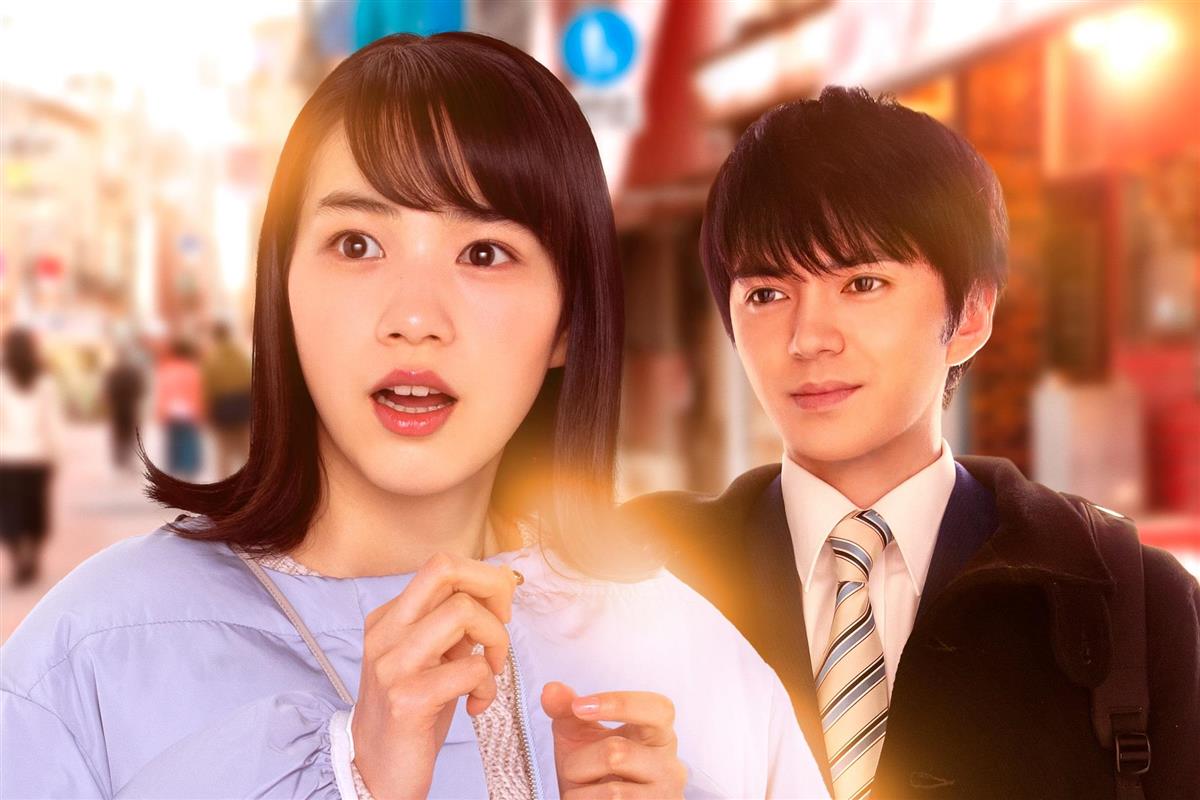 映画「私をくいとめて」の一場面。おひとりさまのみつ子(左、のん)が、不器用な歳下の多田(林遣都)に恋をして…
