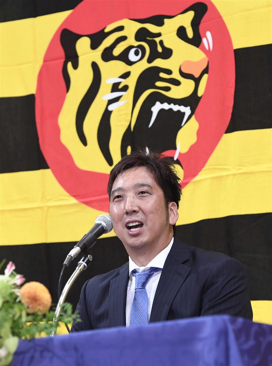 引退会見に臨む藤川球児=兵庫県西宮市(甘利慈撮影)