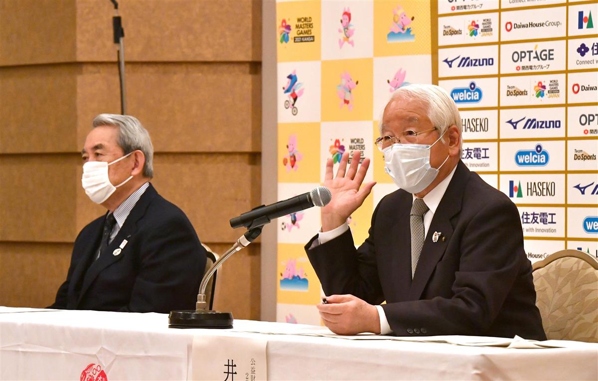 大会の延期について記者会見する組織委会長の井戸敏三氏(右)と同じく会長の松本正義氏=10月28日、大阪市北区(南雲都撮影)