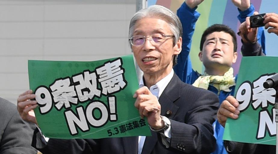 憲法記念日の護憲派集会で、安倍晋三政権下での憲法改正反対を訴える社民党の又市征治党首=5月3日、東京都江東区(寺河内美奈撮影)