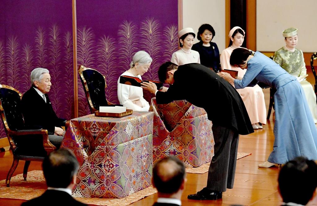天皇、皇后両陛下、皇族方などが出席されて行われた歌会始の儀=1月16日午前、皇居・宮殿「松の間」(代表撮影)