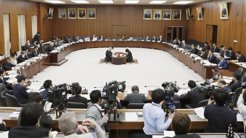 憲法改正の是非を問う国民投票時のCM規制について、参考人招致した民放連幹部から意見聴取した衆院憲法審査会=9日