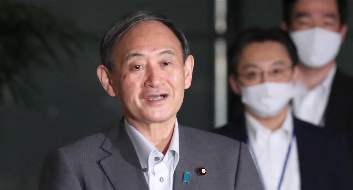 就任から1週間が経過し記者団からの質問に心境を語る菅義偉首相=23日午後、首相官邸(春名中撮影)
