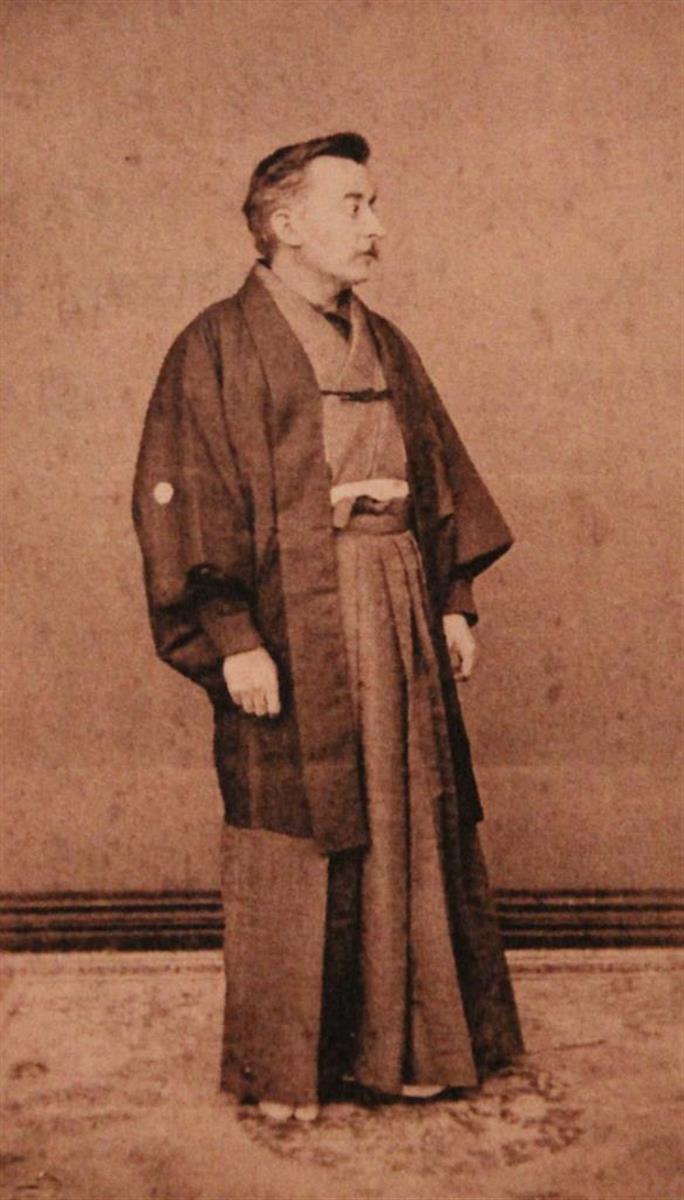 小泉八雲の和服姿の写真(小泉家所蔵)