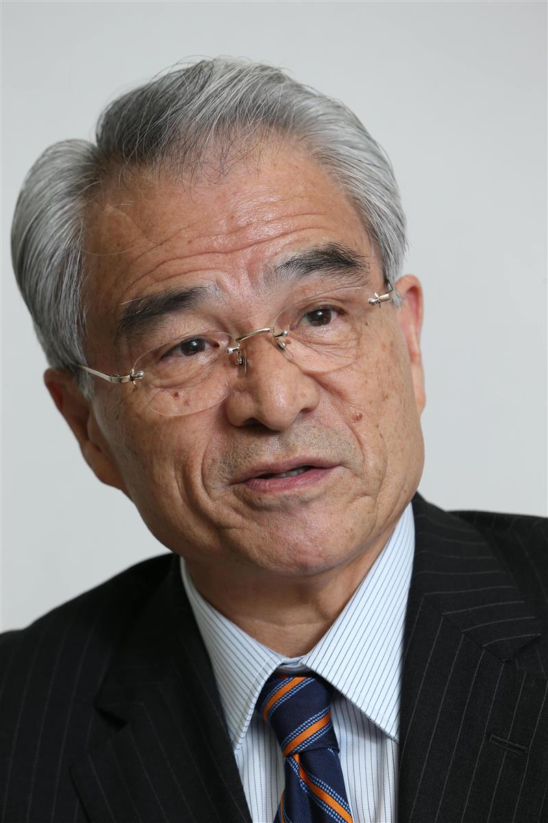 沖縄県の尖閣諸島。手前から南小島、北小島、魚釣島=2012年9月