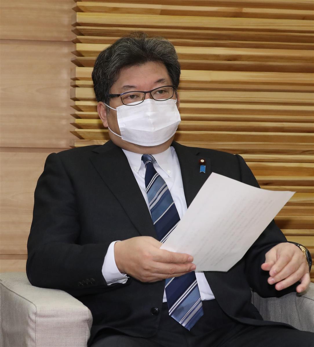 閣議に臨む萩生田光一文科相=12月1日午前、首相官邸(春名中撮影)