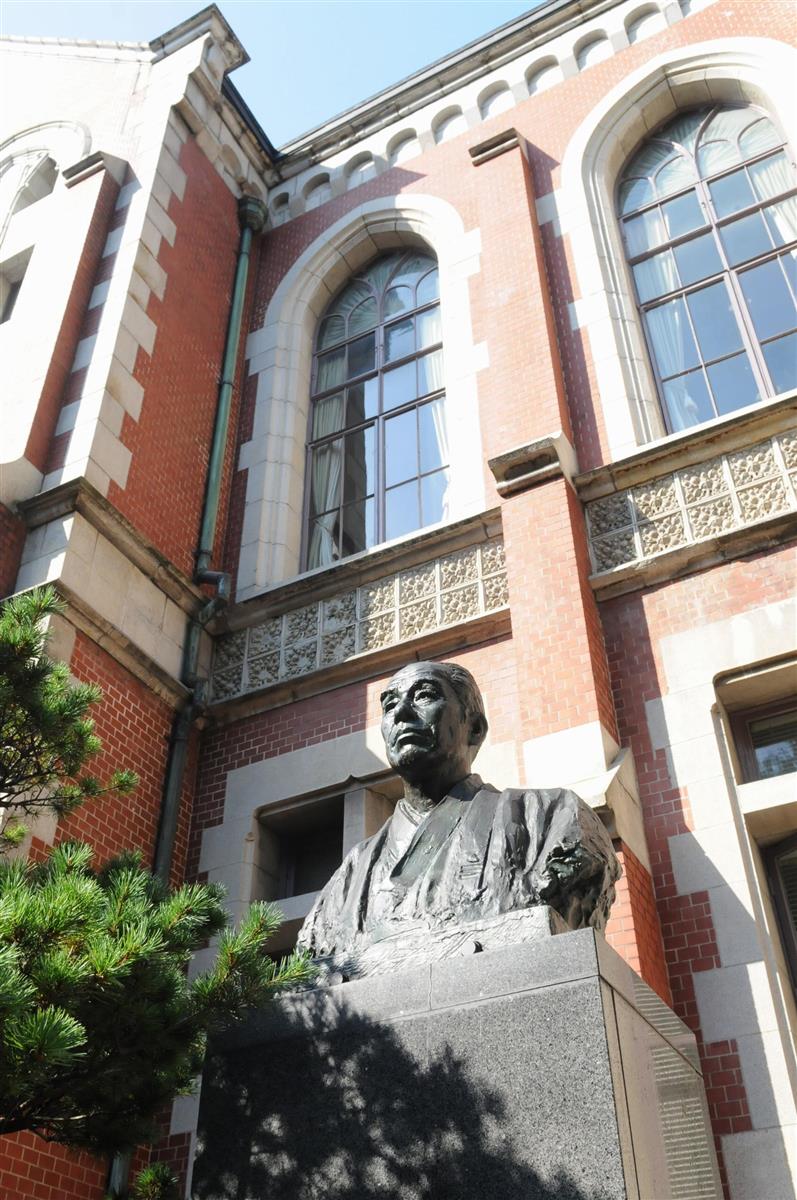慶応義塾大学三田キャンパス内にある福沢諭吉の胸像