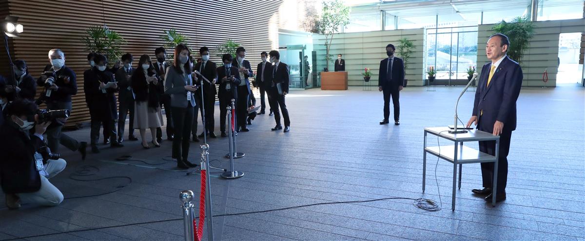 1都3県への緊急事態宣言発令から一夜明け、改めて国民に協力を求める菅義偉首相=8日午前、首相官邸(春名中撮影)