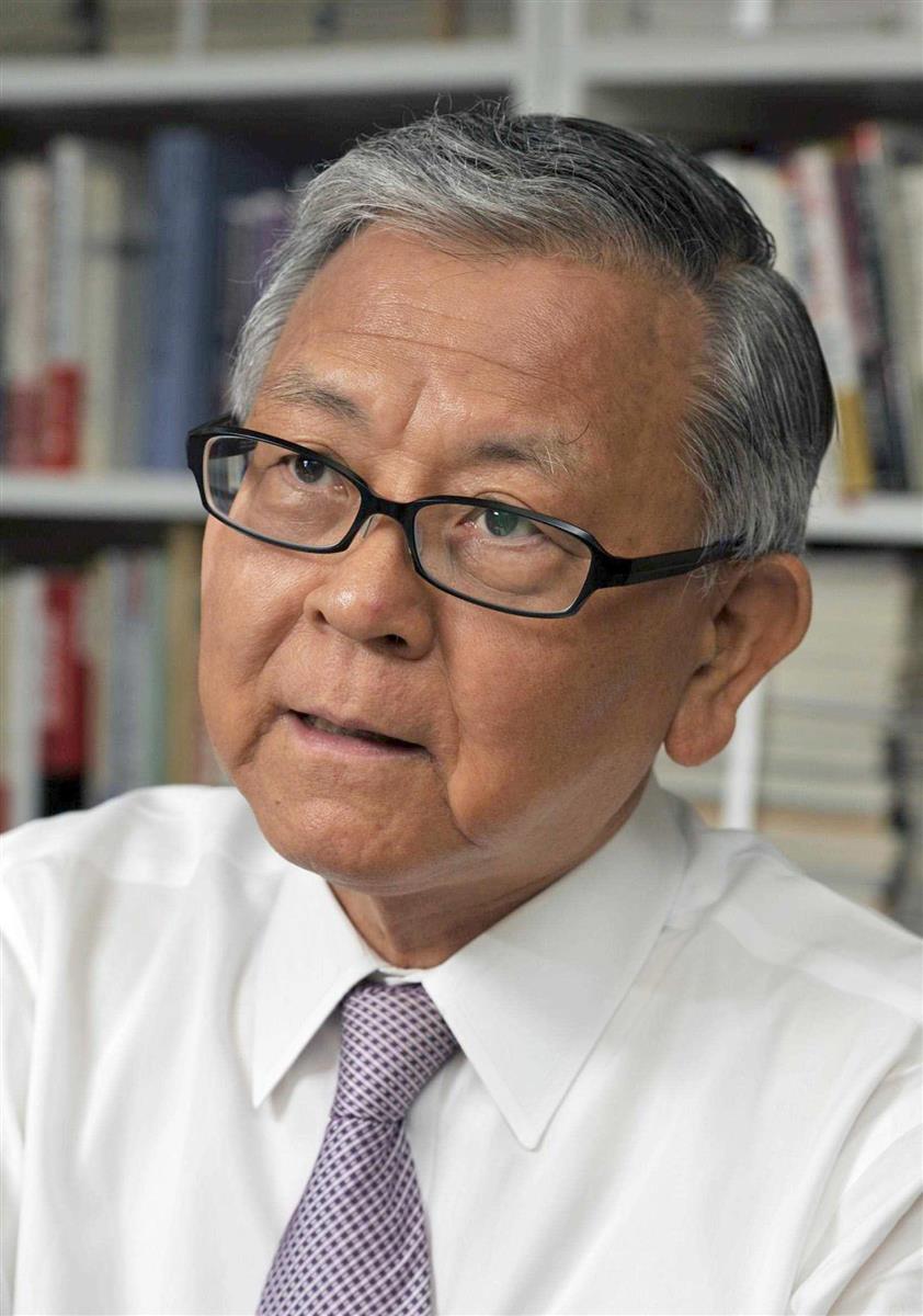 記者会見する萩生田文科相