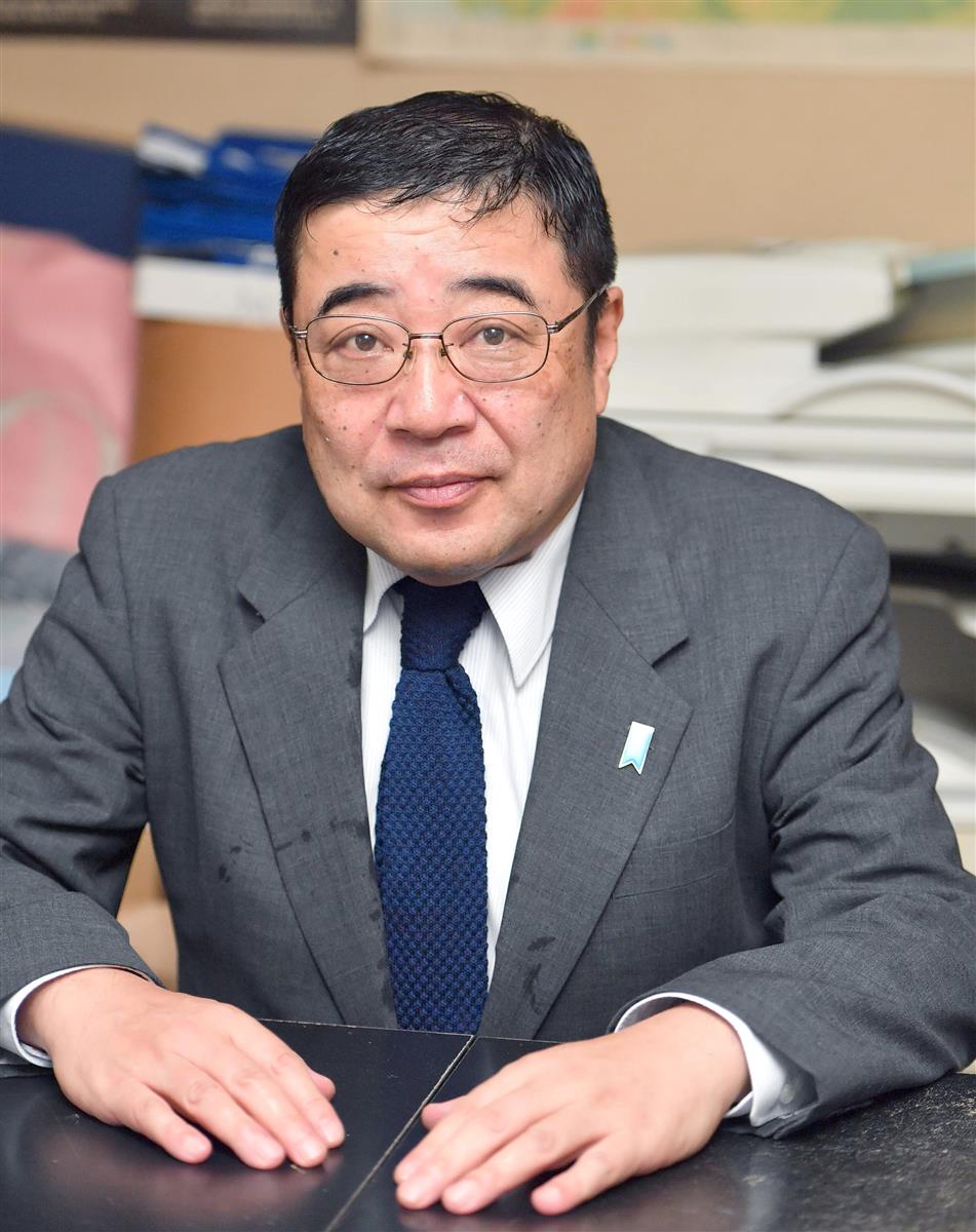 ソウルの日本大使館前に設置された従軍慰安婦の被害を象徴する少女像=1月8日(共同)