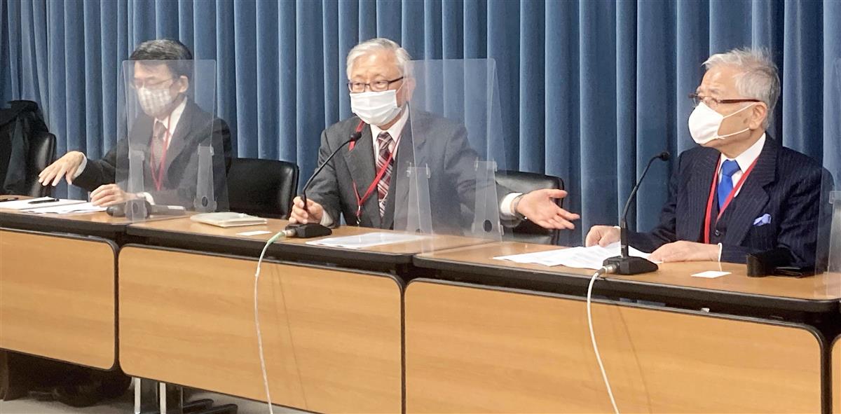 記者会見で「従軍慰安婦」の記述問題は「絶対に譲れない最後の一線」と訴える新しい歴史教科書をつくる会の藤岡信勝副会長ら=1月28日、東京・霞が関