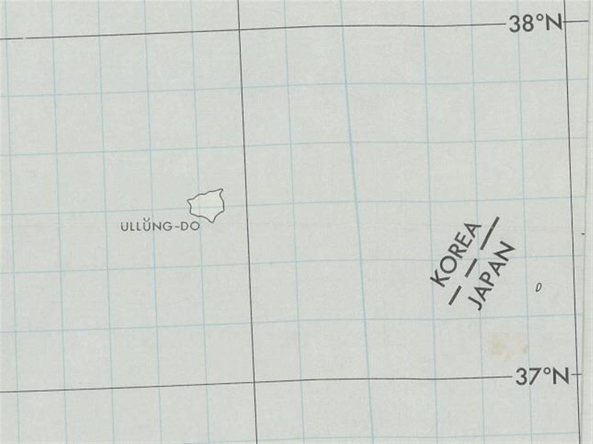 １９７２年の航空図の拡大。竹島と鬱陵島の間に線を引き、竹島側に「ＪＡＰＡＮ」と記載している（日本国際問題研究所提供、米国国立公文書館所蔵）